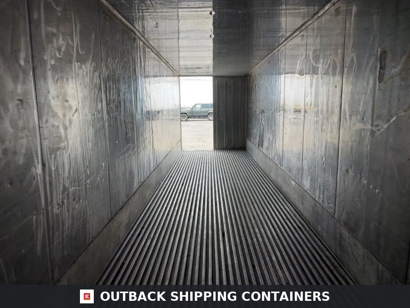 Working 40ft Refrigerated High Cube Reefer Container 2010 Carrier — Three-Quarter Angle View Working 40ft Refrigerated High Cube Reefer Container 2010 Carrier Thinline Used — 40ft refrigerated container (image 3 of 6)