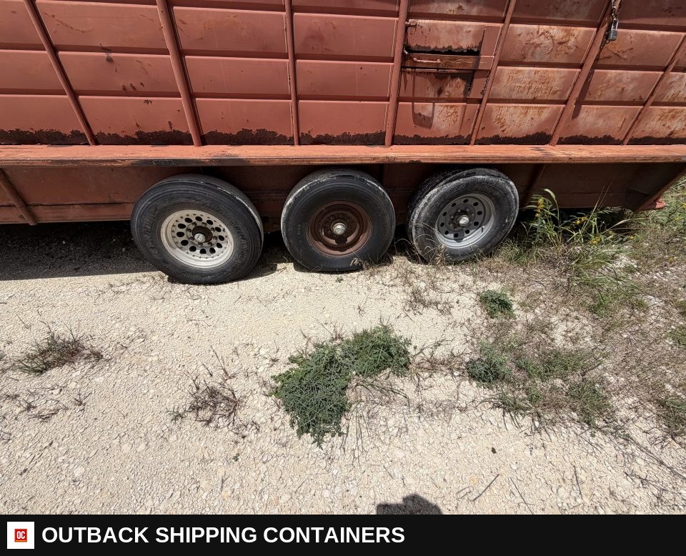 1992 CM Trailers 32' Livestock Stock Combo Trailer — Coupler And Hitch Detail | Outback Shipping Containers 1992 CM Trailers 32' Livestock Stock Combo Trailer for sale — coupler and hitch detail