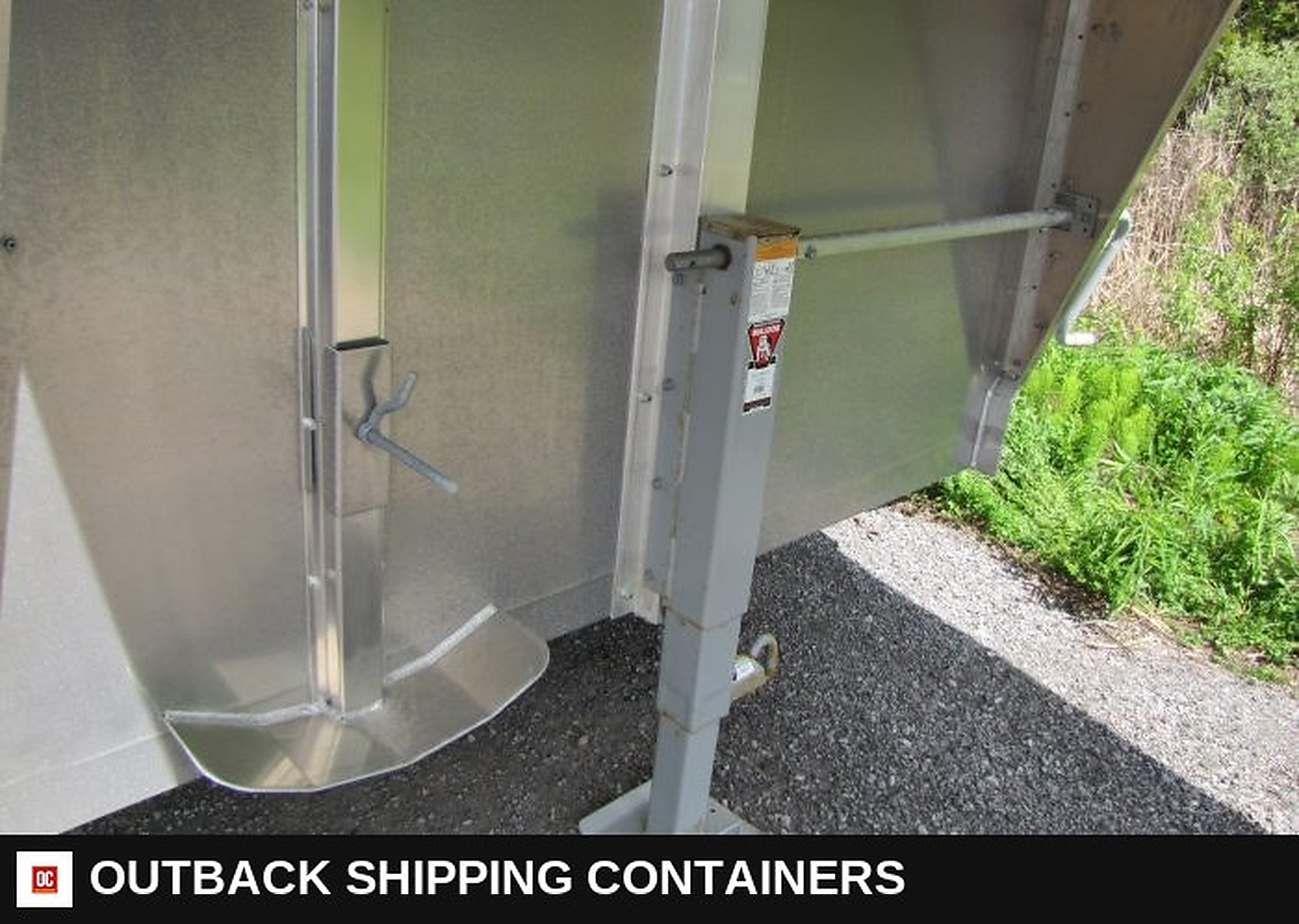 2023 EBY Maverick 20' Aluminum Gooseneck Livestock Trailer — Floor And Decking Detail | Outback Shipping Containers 2023 EBY Maverick 20' Aluminum Gooseneck Livestock Trailer for sale — floor and decking detail
